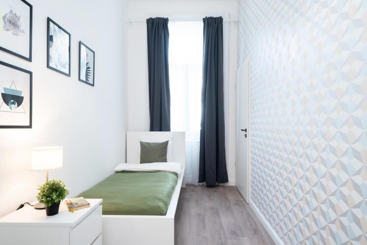 Large Apartment At Perfect Central Location Budapest Exterior foto